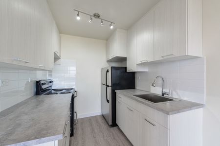 Alberta, 12020 49 Avenue Northwest, T6H 5B5, Edmonton - Photo 2