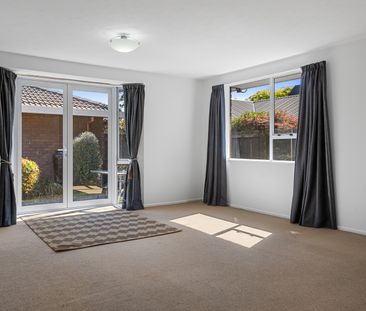 Redecorated two bedroom with garage in Redwood - Photo 5