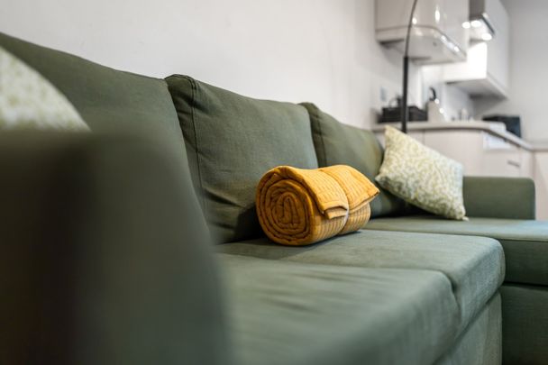 2 Bed Flat, Fulham Palace Road, SW6 - Photo 1