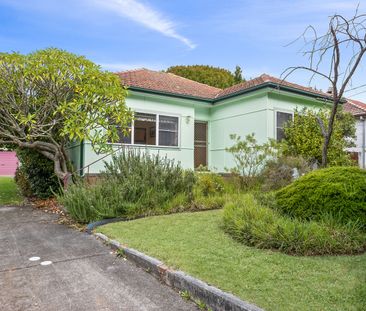 Charming Family Home - Photo 1