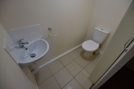 Ainsworth Avenue Horwich Bolton Lancashire - Photo 2