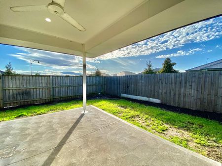 22 Wirraway Drive, Thornton - Photo 4