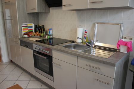 2-Zimmerwohnung im Zentrum mit Einbauküche, Wanne + Dusche - Foto 3