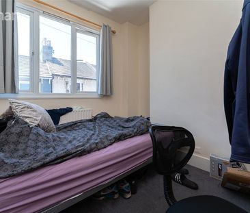 property to rent - Photo 4