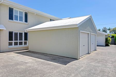 Easy Coastal Living, Moments to Mudjimba Beach! - Photo 3