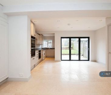 3 bedroom semi-detached house to rent - Photo 4