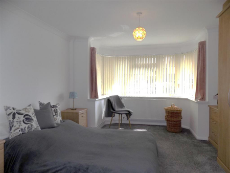 2 bedroom semi-detached bungalow to rent - Photo 5