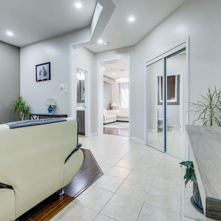 For Lease - 330 Schreyer Crescent, Milton, Ontario - Photo 1