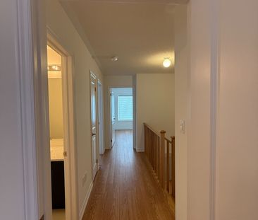 For Lease - 39 Tamworth Terrace, Barrie, Ontario - Photo 3