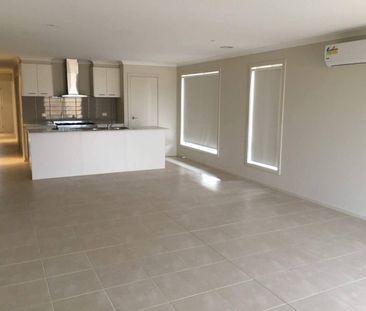 MODERN SPACIOUS FOUR BEDROOM HOME - Photo 1