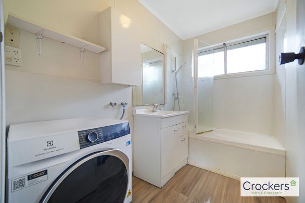 Two Bedroom One Bathroom In Tidy Unit Privately Appointed - Photo 1