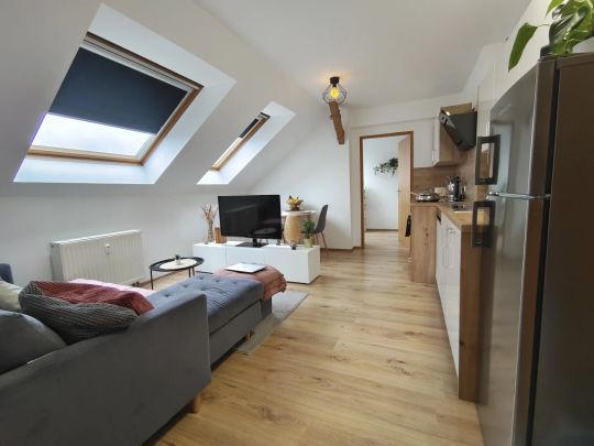 Sanierte, moderne und helle Wohnung mit Parkplatz nahe Zentrum - Photo 1