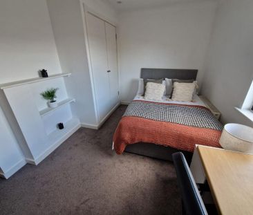 4 bedroom flat to rent - Photo 4