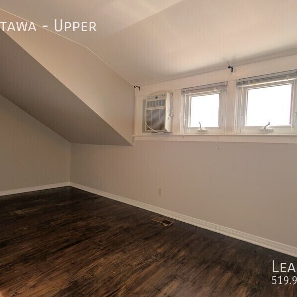 1 Bed 1 Bath Upper on Ottawa - Off Street Parking and In-Unit Laundry Included! - Photo 1