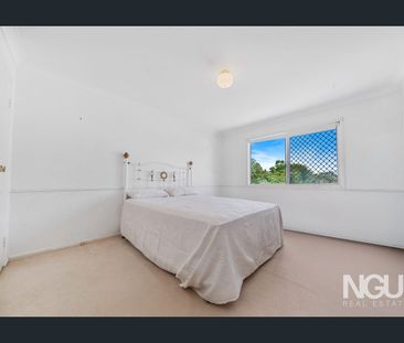 🏡 Neat & Spacious Townhouse in Convenient Loganlea Location - Photo 5