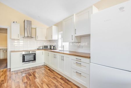 3 bedroom flat to rent - Photo 2