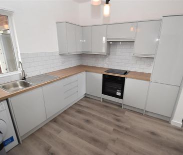 4 bedroom flat to rent - Photo 6