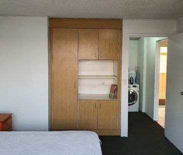 Southport Broadwater renovated unit with uninterrupted water views! - Photo 1