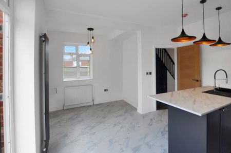 3 bedroom semi-detached house to rent - Photo 5