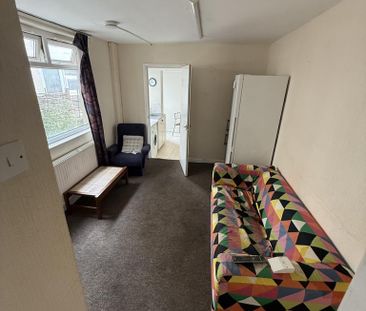 4 bedroom terraced house to rent - Photo 1