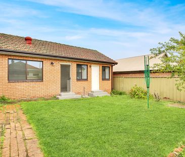 Refreshed, Modern And Spacious, Oversized And Private One Bedroom C... - Photo 6