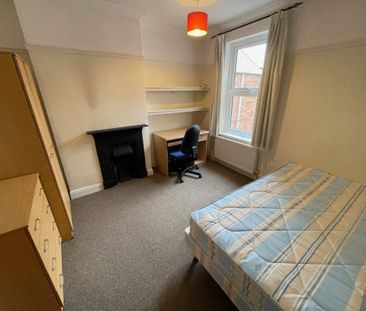 4 bedroom terraced house to rent - Photo 1