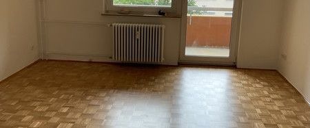 Ab sofort frei! Renovierte, ansprechende 2-Zimmer-Wohnung mit Sonnenbalkon - Foto 1