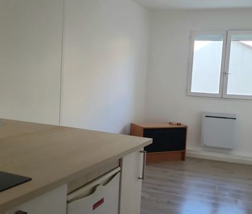 Location Appartement 1 pièce 17m² MARSEILLE 1er - Photo 3