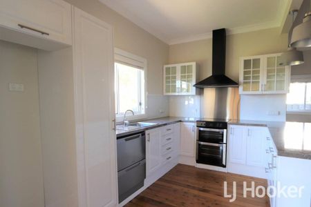 Spacious Weatherboard Home close to CBD - Photo 4