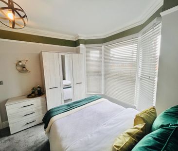 BEDROOM 5 – MEDIUM DOUBLE ENSUITE - Photo 5