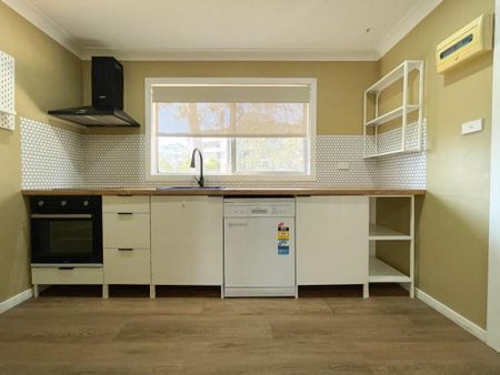 Modern 2-Bedroom Townhouse in Convenient Minto Location - Photo 3