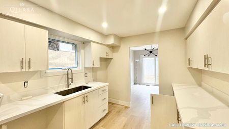 EXPANSIVE 4-BEDROOM +DEN DETACHED HOUSE WITH BEAUTIFUL FINISHES - Photo 5