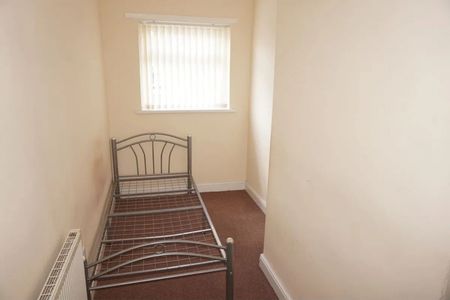 3 bed Terraced - To Let - Photo 2