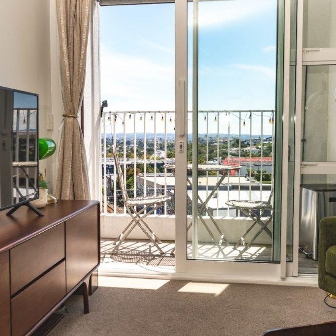 Charming Corner Apartment Mount Eden - Photo 1