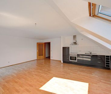 Gemütliche Dachgeschosswohnung in bester Lage mit EBK ab sofort! - Photo 4
