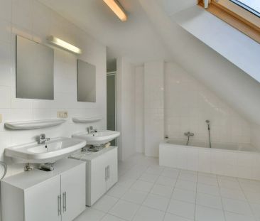 Halfopen gezinswoning met drie slaapkamers - Photo 5