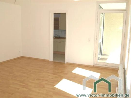 ** Ruhige und zentrale Wohnlage * Balkon * Wanne * Lift * Pkw-Stellplatz ** - Photo 1