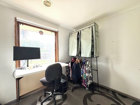 Spacious 3-Bedroom Home on a Quiet Street - Photo 2