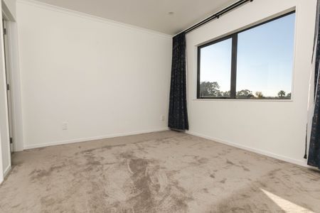 Spacious home - Photo 5