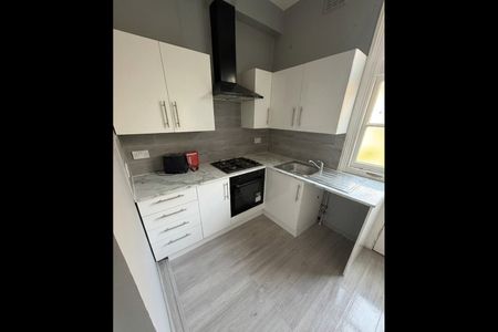 5 Bed Terraced House, Gladstone Avenue, N22 - Photo 4