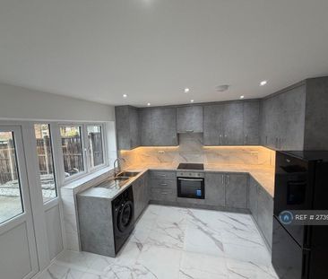 4 bedroom semi-detached house to rent - Photo 5