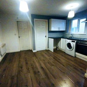 1 Bed Flat, Whingate Mill, LS12 - Photo 2