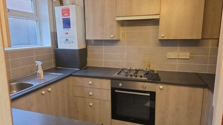 3 Bed Detached House, Bankfoot Walk, M8 - Photo 2