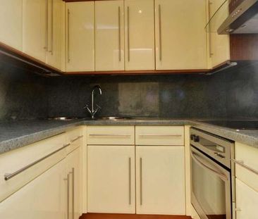 Highclere Court, Knaphill, GU21 - Photo 3