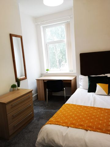 Newly Decorated Spacious Double Rooms - Photo 3