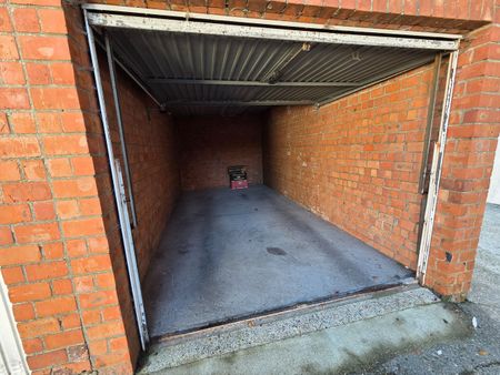 Gerenoveerd appartement met 2 slaapkamers, terras en garagebox te huur in Heverlee - Foto 2