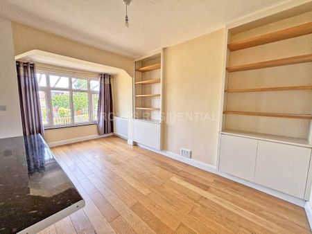 Price £2,600 pcm - Available Now - Unfurnished - Photo 2