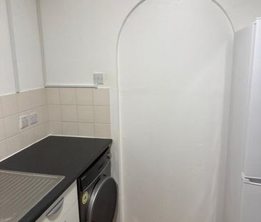 2 Bed Flat, Kingfisher Way, NW10 - Photo 4