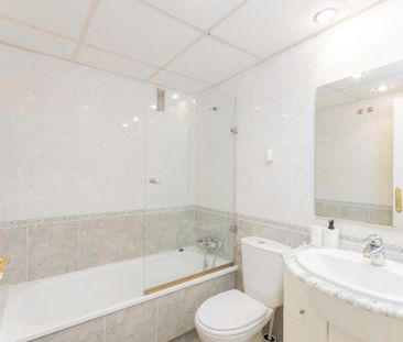 Double room with private bathroom - Photo 5