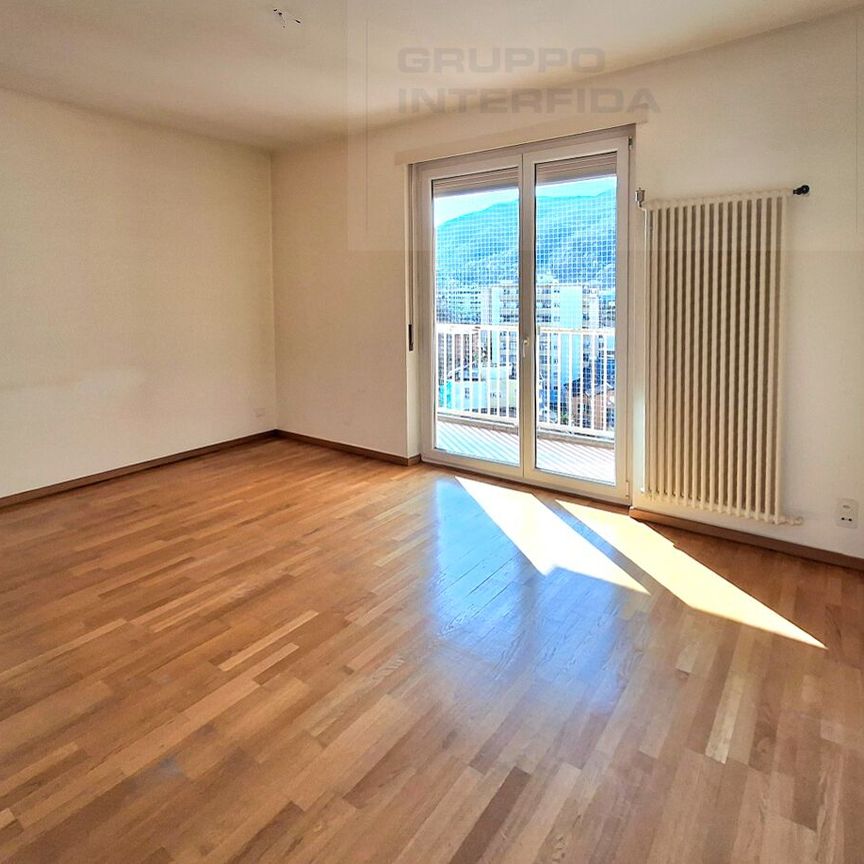 LAST FLOOR IN CENTRAL LOCATION – FIRST NET RENT FREE - Photo 1